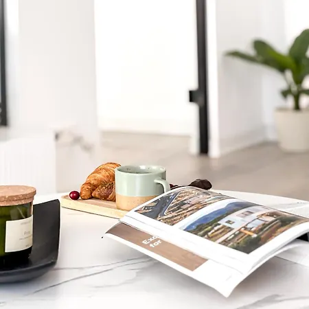 Cloud9 Noir - Modern Design