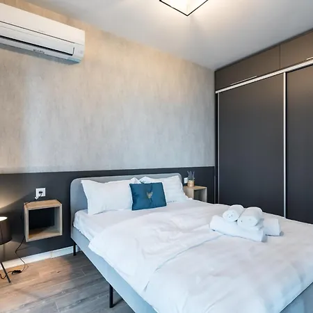 Cloud9 Noir - Modern Design 布加勒斯特