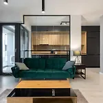 Cloud9 Noir - Modern Design Bucureşti