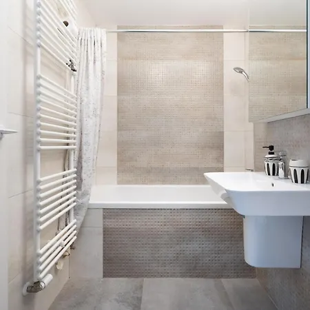 Apartment Cloud9 Noir - Modern Design