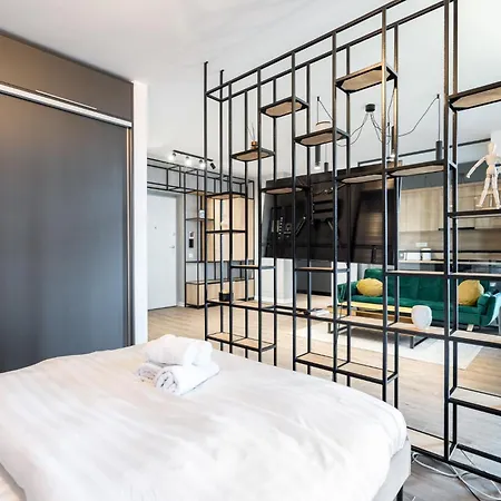 Cloud9 Noir - Modern Design Bucarest