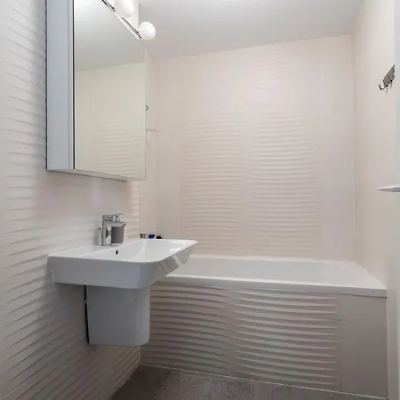 Apartment Cloud9 Noir - Modern Design *