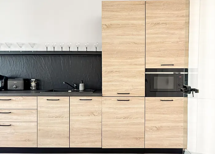 Cloud9 Noir - Modern Design بوخارست
