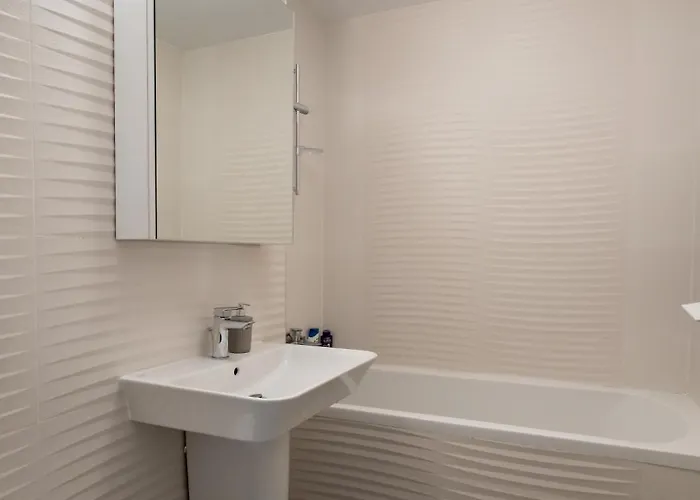 Apartment Cloud9 Noir - Modern Design