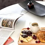 Cloud9 Noir - Modern Design * Bucureşti