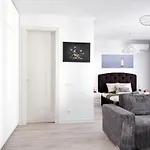 Cloud9 Noir - Modern Design