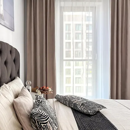 Cloud9 Noir - Modern Design Apartman