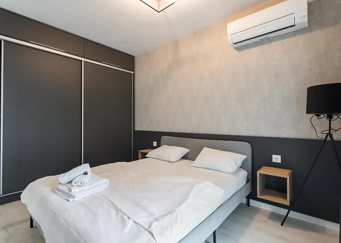 Cloud9 Noir - Modern Design * Bükreş