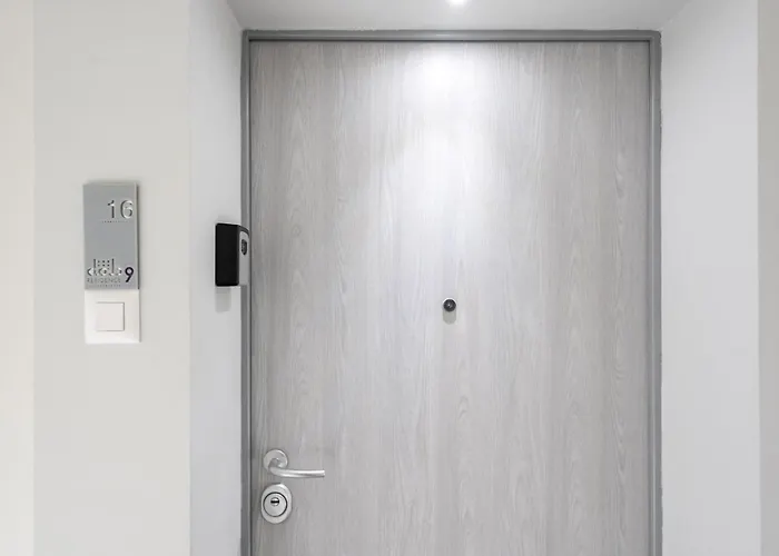 Cloud9 Noir - Modern Design